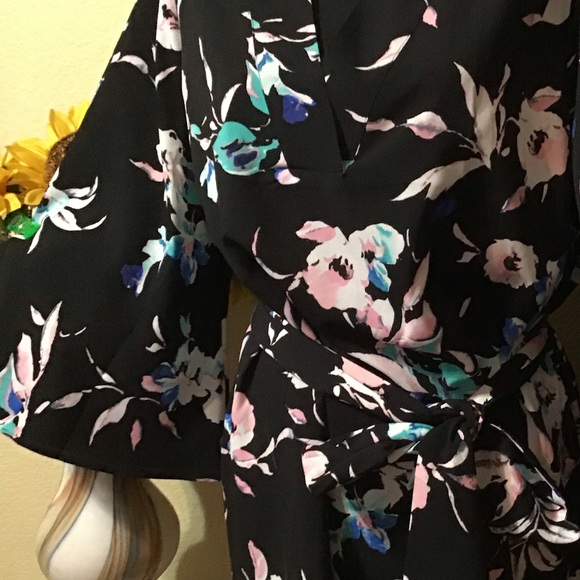 🌺NWT LANE BRYANT 14/16 or 22/24 TROPICAL FLORAL TOP - Picture 5 of 12